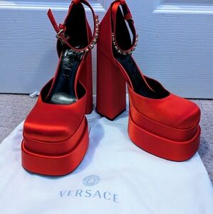 Versace Medusa Platform Pumps Size 38 New